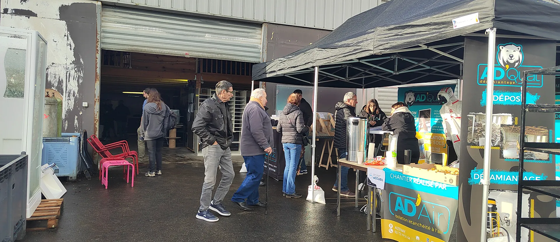 Les particuliers et professionnels en visite lors de la Recyclerie éphémère de Recycl'AD à Aizenay