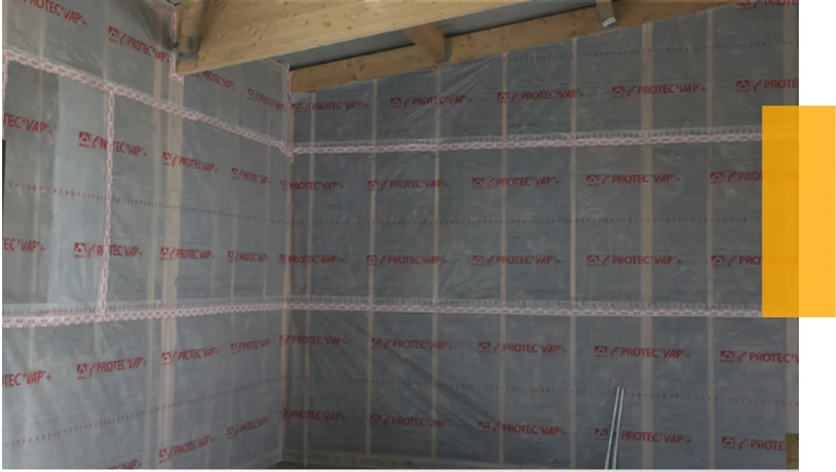 Pose d'un pare-vapeur en Pays de La Loire par ADAIR pour l'étanchéité à l'air du bâti