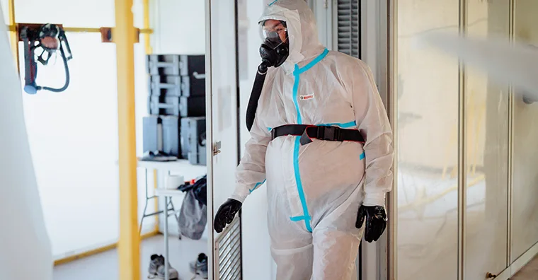 Chantier de désamiantage à La Roche sur Yon par ADQUAT