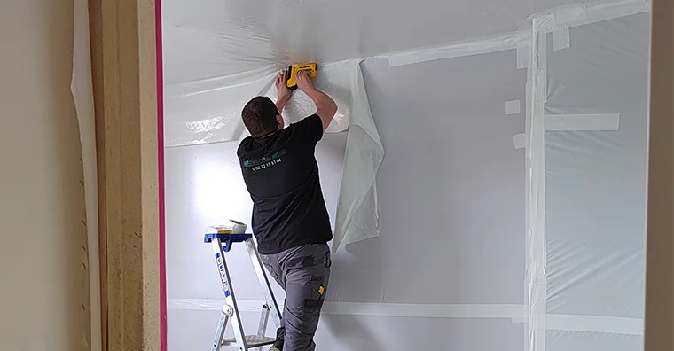 Chantier de désamiantage à La Roche sur Yon par ADQUAT